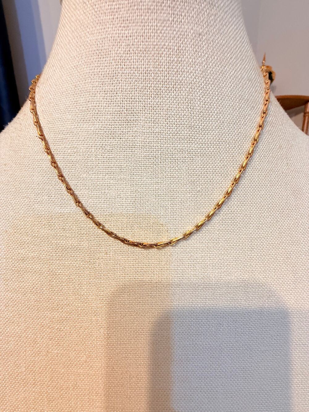 Vintage 17” Gold Tone Textured Link Barrel Clasp Necklace